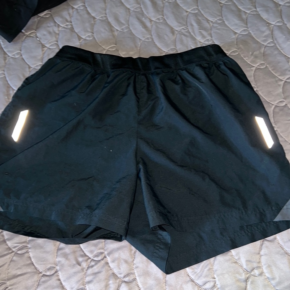 Paper shorts